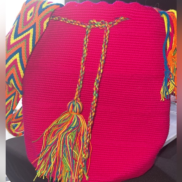 Mochilas Wayuu tejidas a mano en diferentes y vivos colores. - Picture 3 of 11